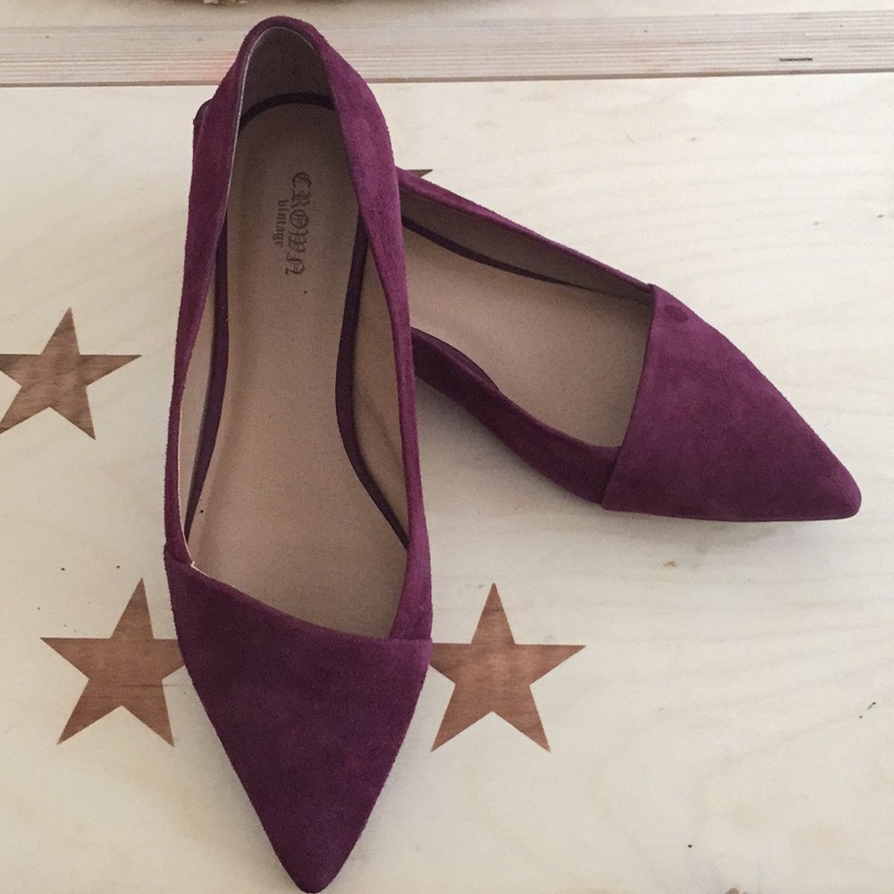 Suede leather flat shoe